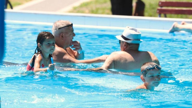A nagykállói strand látványa annyira lenyűgöző, hogy még a Terminátor is megirigyelné! Az építmények és a környezet harmóniája valóban lélegzetelállító, és mindenkinek érdemes ellátogatnia ide. Az alábbi fotók és videók remekül tükrözik a hely varázsát és