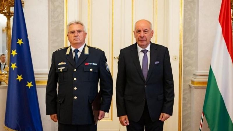 A hajdú-bihari rendőrökre a nemzet ünnepén különösen nagy figyelem irányult, hiszen számos elismerést kaptak az általuk végzett kiemelkedő munkáért. Az ünneplés során a közösség háláját fejezte ki, méltatva a rendőrség elkötelezett és bátor szolgálatát.
