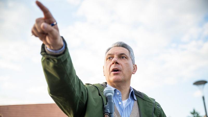 Még mindig nem született végleges döntés a Lázár által benyújtott pályázat ügyében.