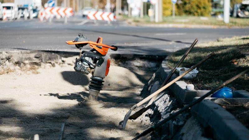 A debreceni forgalmas csomópontnál éppen zajlanak a munkálatok, így érdemes inkább más útvonalat választanod! Ne kockáztass, inkább nézd meg a legfrissebb fotókat és videókat a helyszínről!