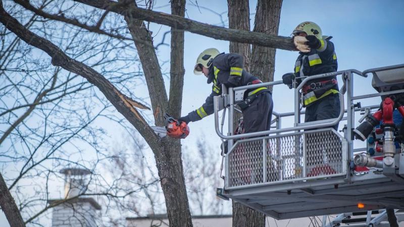 Hajdú-Bihar megyében a hóesés következtében közel 12 ezer háztartás maradt áramellátás nélkül.