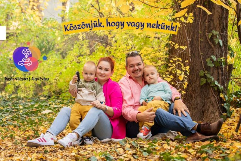 Egy különleges kísérleti kezelés adhat reményt a négyéves magyar kisfiú, Dusán életének megmentésére, aki Duchenne-féle izomdisztrófiával harcol. Az orvostudomány határvonalán egy új lehetőség nyílik meg, amely talán megváltoztathatja a sorsát.