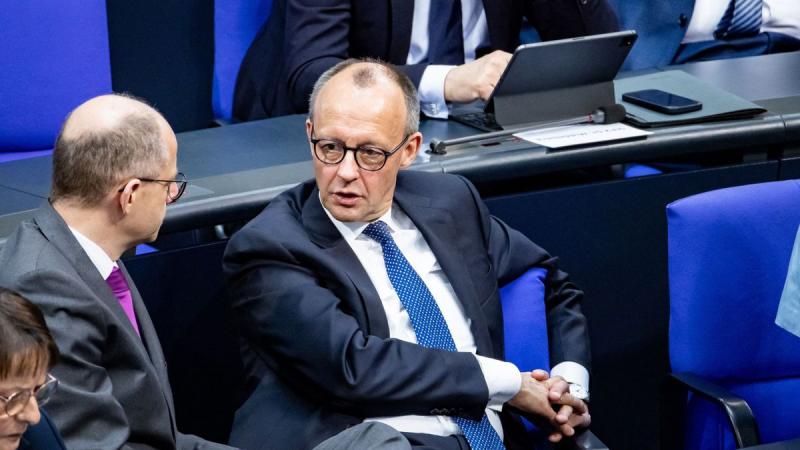 A német politikai színtér új fejezetéhez érkeztünk, hiszen véget ért a dráma, amely sokak figyelmét lekötötte. Ezt az eseményt senki sem fogja könnyen elfelejteni: a Bundestag másodjára is bizalmat szavazott az új német kancellárnak. Merz végre elérte cél