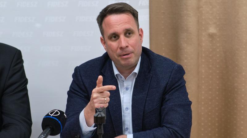 Dömötör Csaba: Brüsszel a magyar családok terhére követelné meg a háború következményeinek árát.
