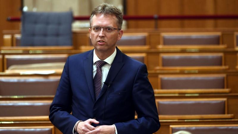 Új tudásközpontok létesülnek, amelyek révén tovább bővül a szakképzés fejlesztése.