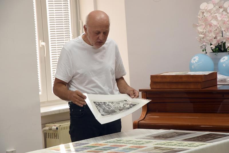 A szlovén lipa, más néven a szlovén hársfa, nem csupán egy fát jelent, hanem a szlovén kultúra szimbólumát is. E fák története mélyen gyökerezik a régió hagyományaiban, ahol évszázadok óta szent helyszínek és közösségi események középpontjában állnak. A l