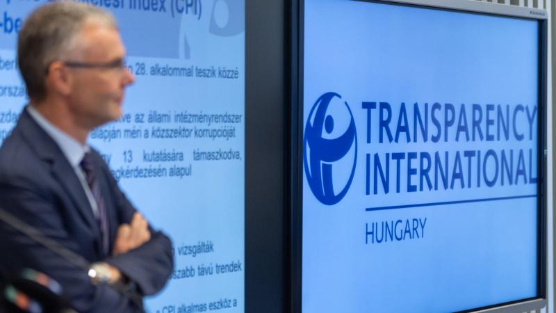 A jegybanki alapítványnak kötelező benyújtania azokat az iratokat, amelyek a vagyonfelhasználásra vonatkoznak.