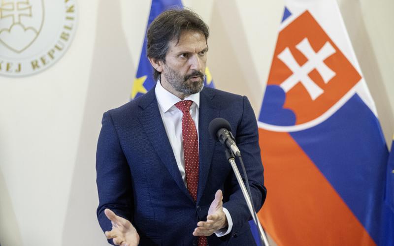 Kaliňák Ukrajnától várja a bocsánatkérést, míg Krúpa abban bízik, hogy Pellegrini képes lesz javítani Szlovákia nemzetközi hírnevét.