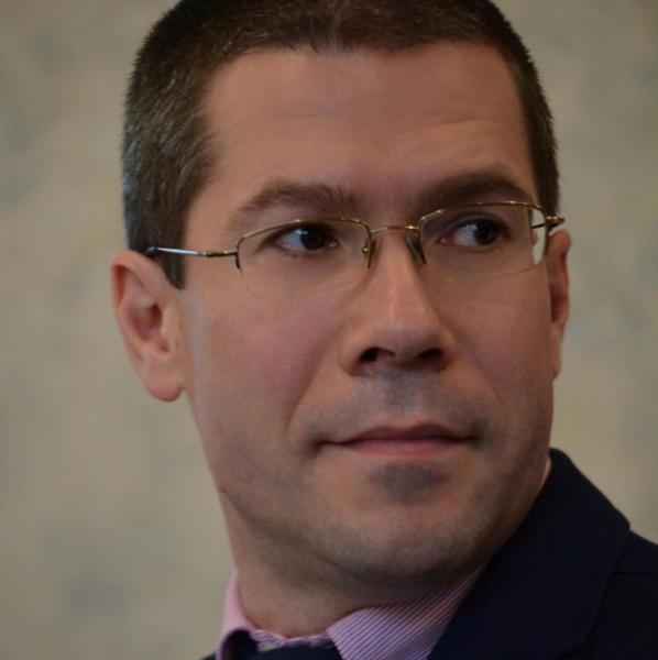 Az államfő új alkotmánybírót jelölt ki: Dacian Cosmin Dragoş, aki a Babeș-Bolyai Tudományegyetem jogi karán tanít.
