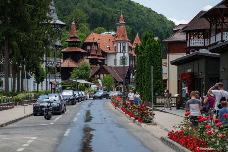 Különleges néptánc és zongorakoncert várja a látogatókat Szovátán! Az esemény tökéletes alkalmat kínál arra, hogy a hagyományos népművészet és a klasszikus zene találkozzon egymással, felejthetetlen élményeket nyújtva a közönség számára. Székelyhon szívéb