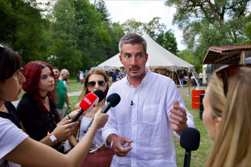 Kocsis Máté véleménye szerint a Juhász Péternél végrehajtott razzia akár megtorlásnak is tekinthető, és hangsúlyozta, hogy ezzel nem szabad megállniuk.