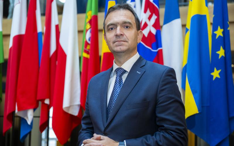 Ódor Lajos: A zöld átállás fokozatos megközelítést követel

A zöld átállás nem csupán egy hirtelen változás, hanem egy alaposan megtervezett, fokozatos folyamat. Az ökológiai fenntarthatóság érdekében elengedhetetlen, hogy lépésről lépésre haladjunk, figy