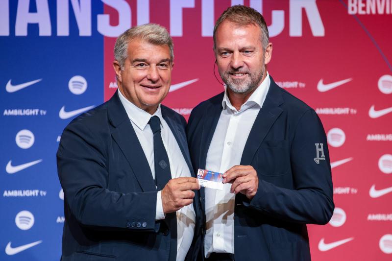 Laporta kifejezte teljes támogatását Hansi Flick irányába.
