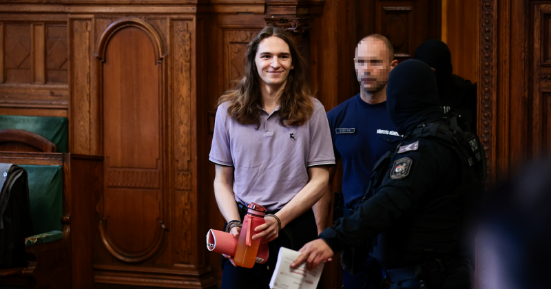 Antifa incidensek: erőszakos módszerekkel kellett eltávolítani egy személyt a bírósági eljárásról, és az Index is felmerült a diskurzusban.