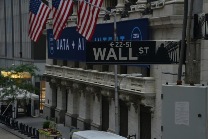 Amerikai tőzsde, 2023. október 13. – A piacok olyan sebességgel haladnak előre, mint egy rakéta, miközben az arany ára új történelmi csúcsokat döntöget.