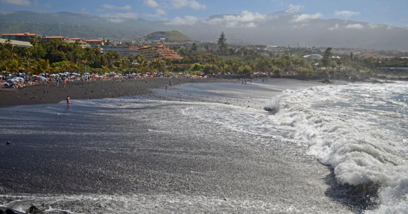 Óriási hullámok sodortak el több embert Magyarország egyik legkedveltebb üdülőhelyén.