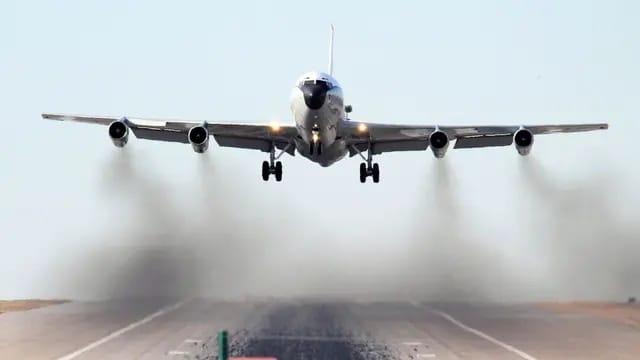 Rendkívül izgalmas felfedezés született: egy új módszer segítségével akár 90%-kal is csökkenthető a repülőgépek által kibocsátott káros anyagok mennyisége.