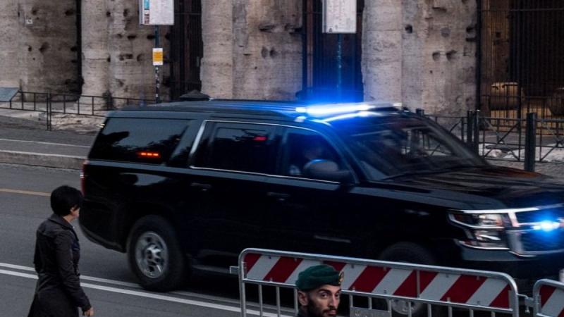 Súlyos baleset történt J.D. Vance konvojának közelében – egy rendőr életét veszélyezteti a helyzet.